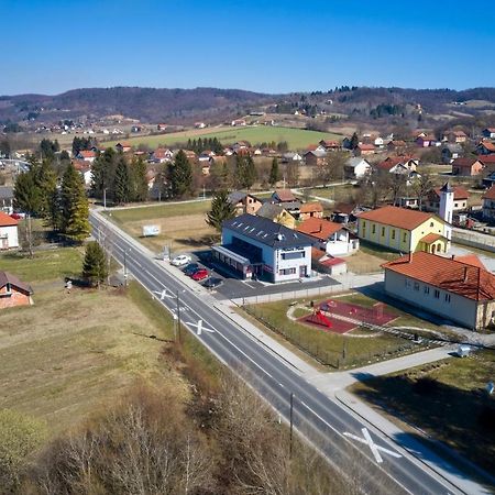Marien Haus Hotel Karlovac Bagian luar foto