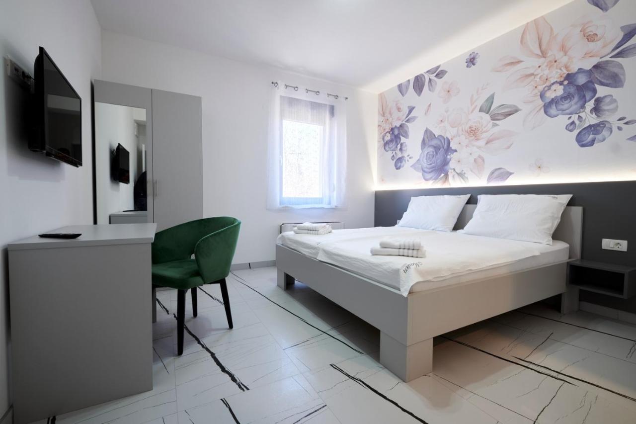 Marien Haus Hotel Karlovac Bagian luar foto