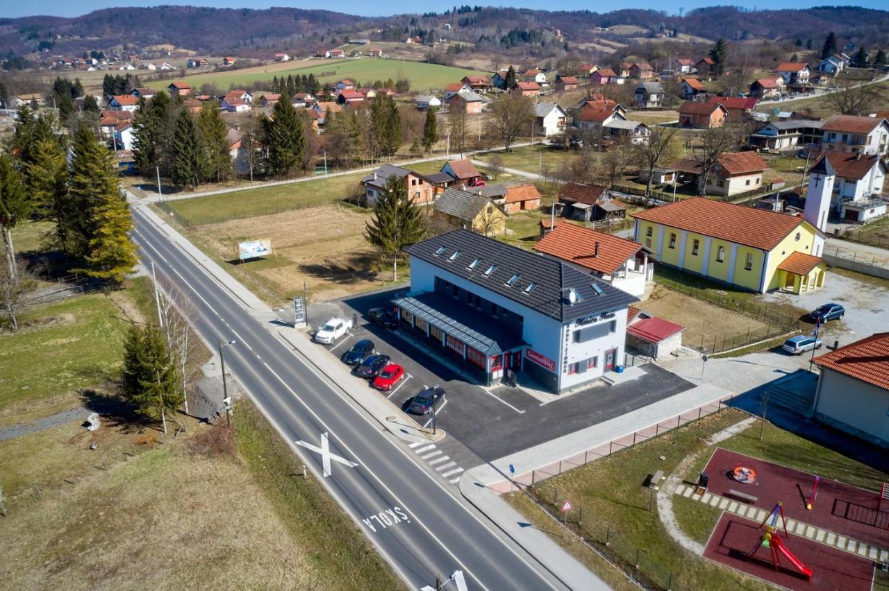 Marien Haus Hotel Karlovac Bagian luar foto