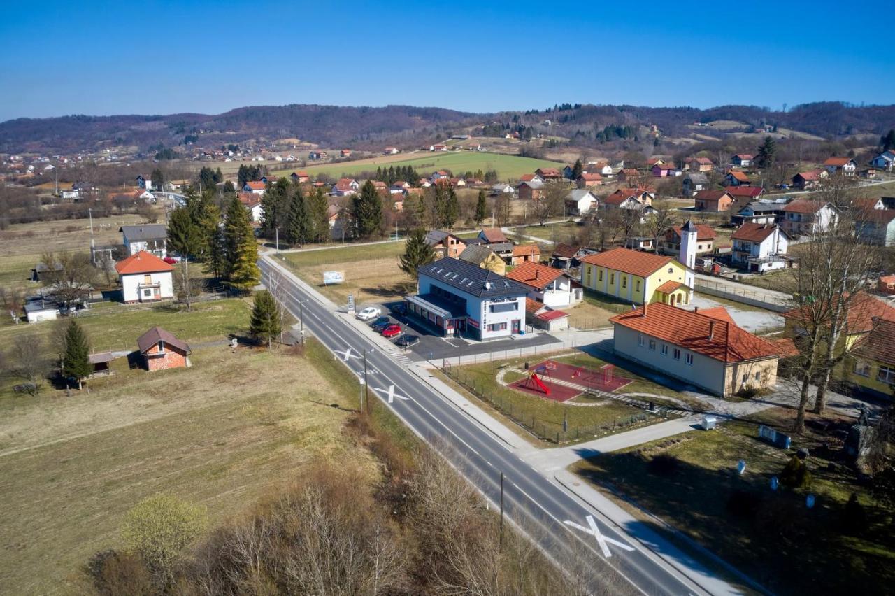 Marien Haus Hotel Karlovac Bagian luar foto