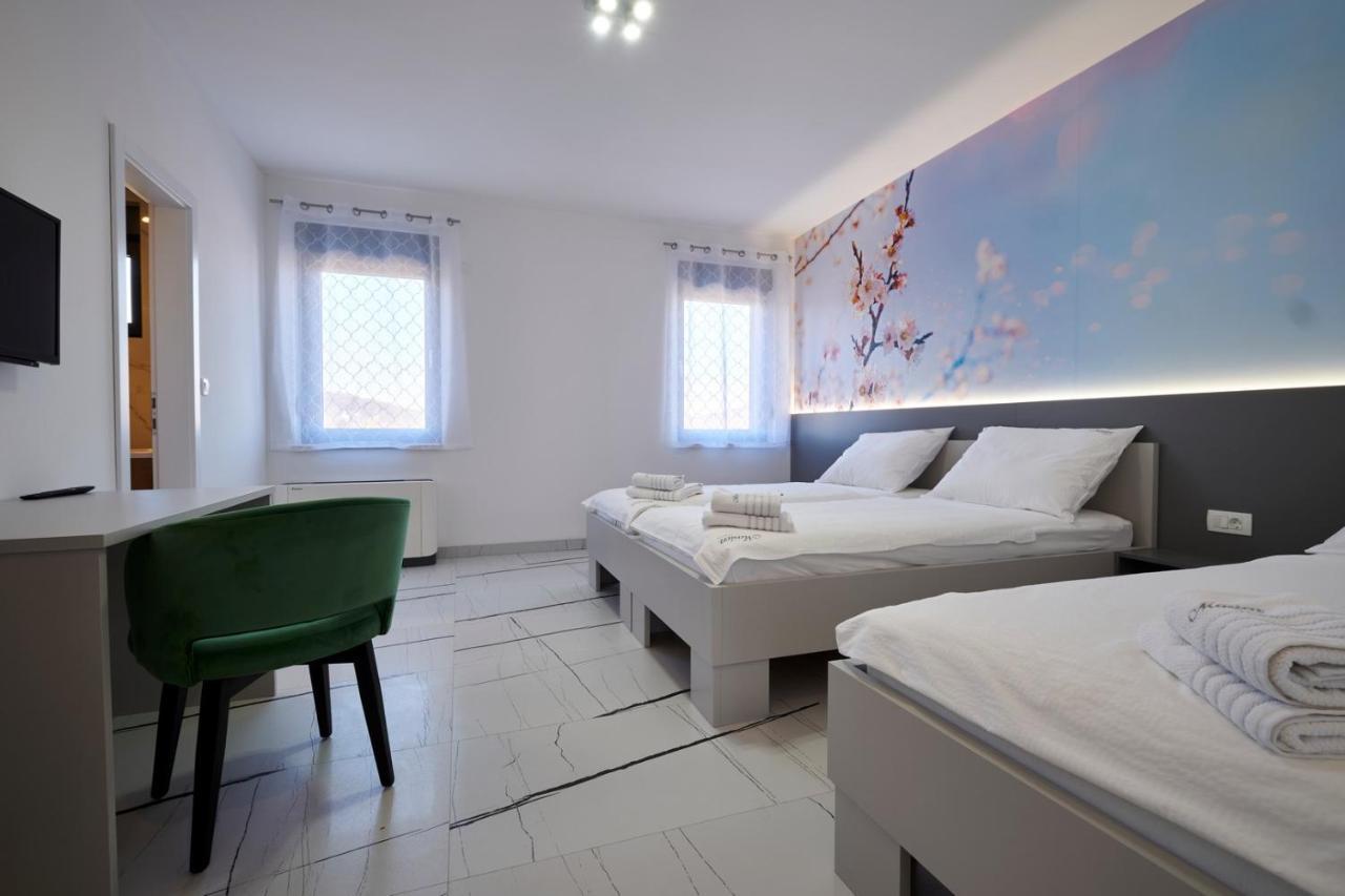 Marien Haus Hotel Karlovac Bagian luar foto