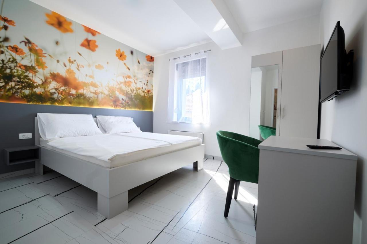 Marien Haus Hotel Karlovac Bagian luar foto